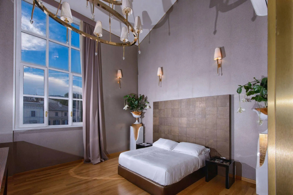 Gold Royal Suite