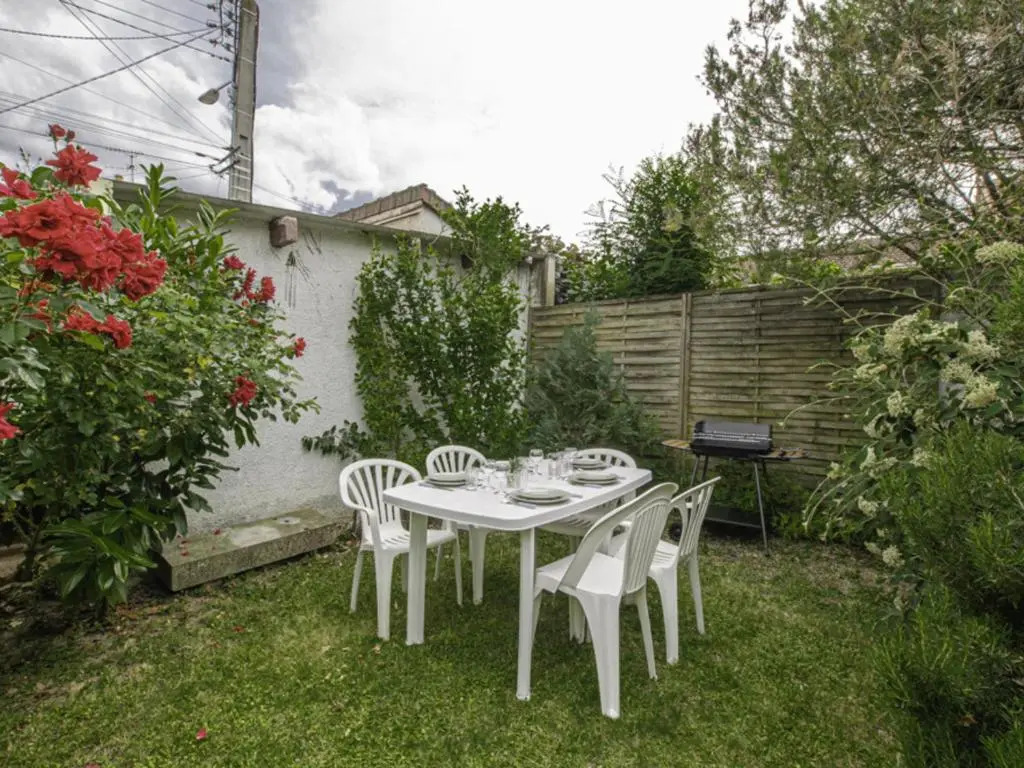 Gîte Saint-Julien-les-Villas, 3 pièces, 5 personnes - FR-1-543-215