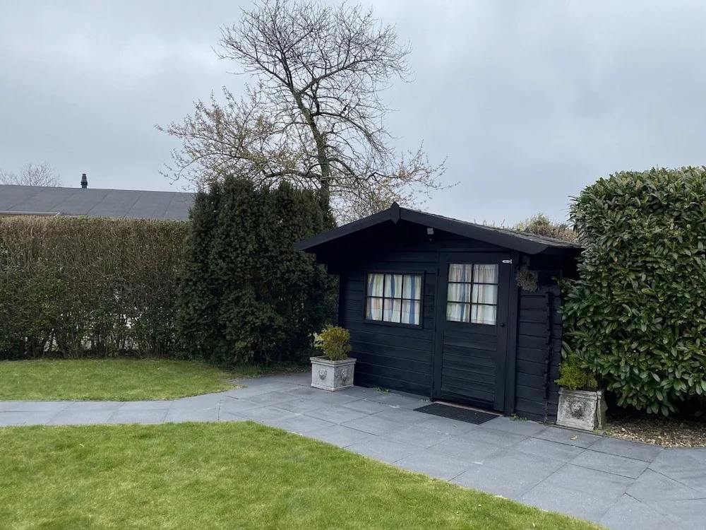 Home in Sint Maartenszee with Veranda