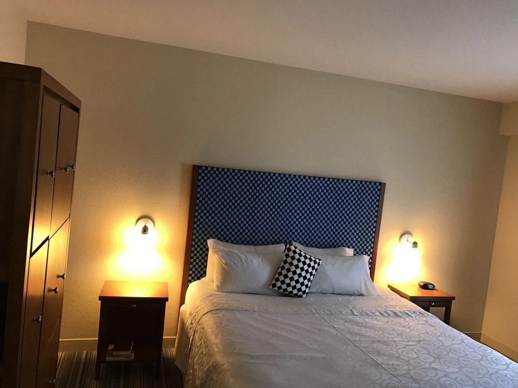 SEVEN Sebring Raceway Hotel