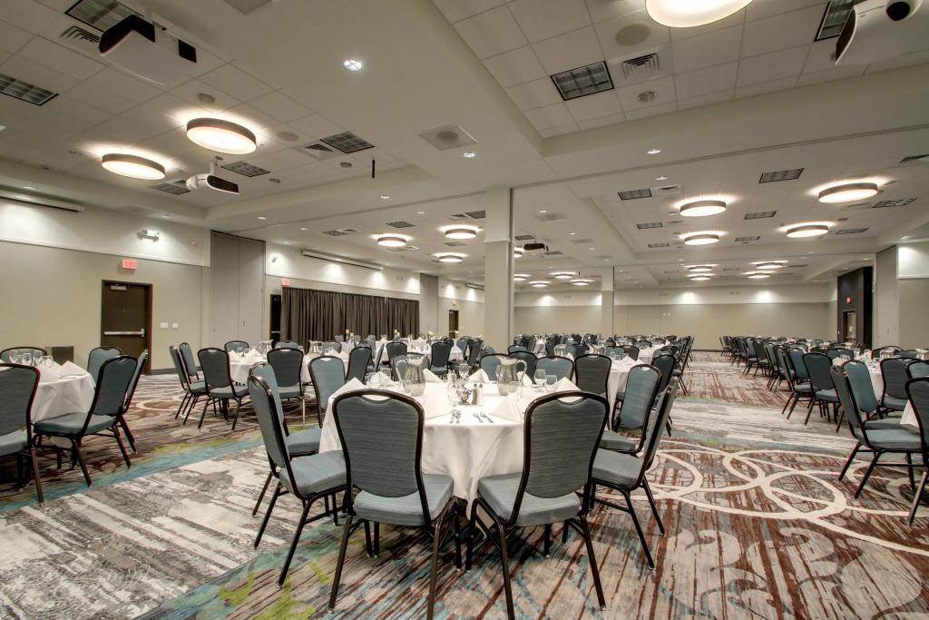 Holiday Inn & Suites Peoria At Grand Prairie by IHG