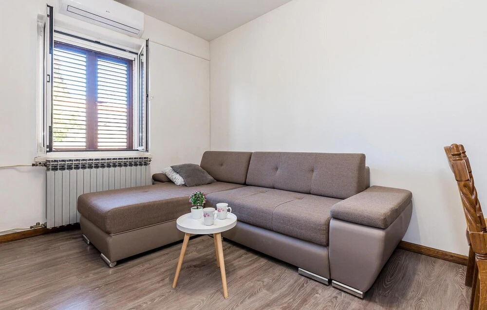 Amazing Apartment in Sibenik-brodarica With Wifi and 2 Bedrooms