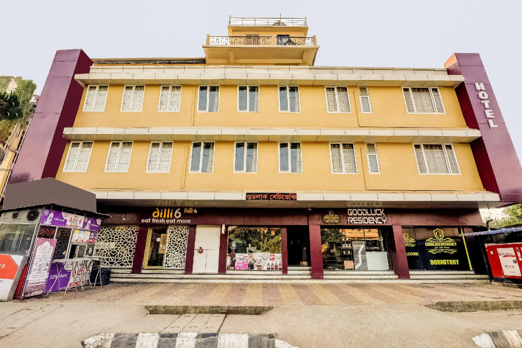 Capital O 14174 Good Luck Residency Hotel