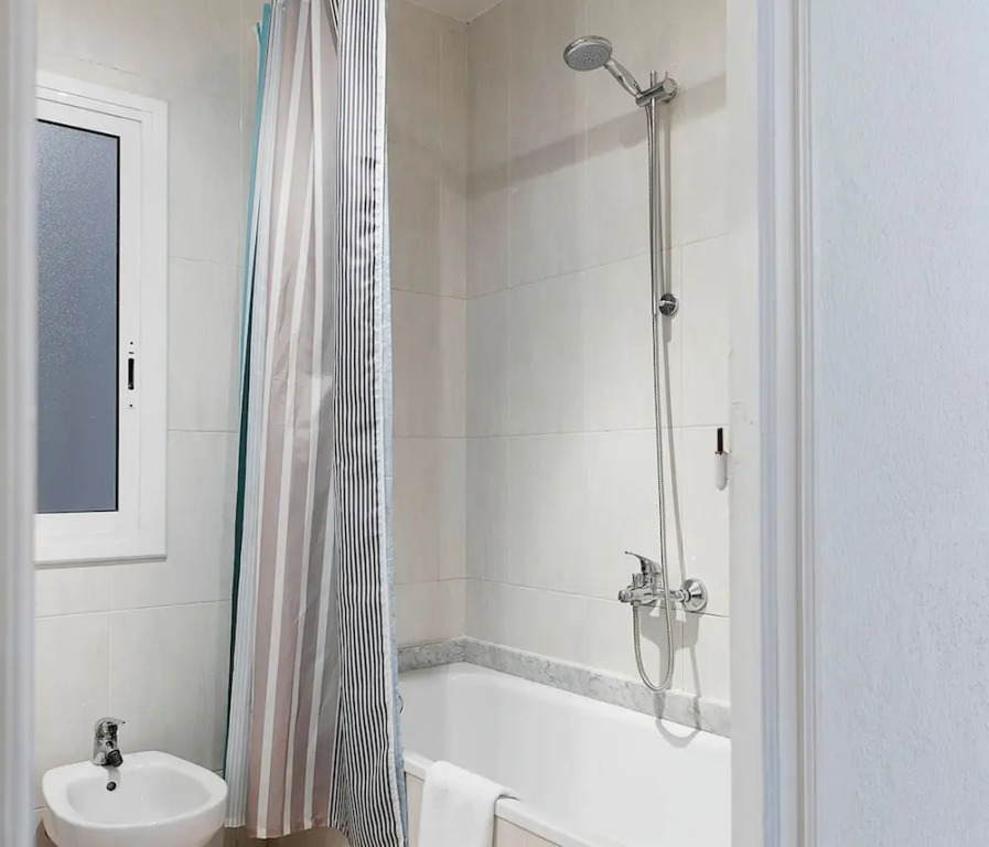 Prime Eixample Hideaway 6 Guests With Balcony by Myrentalhost