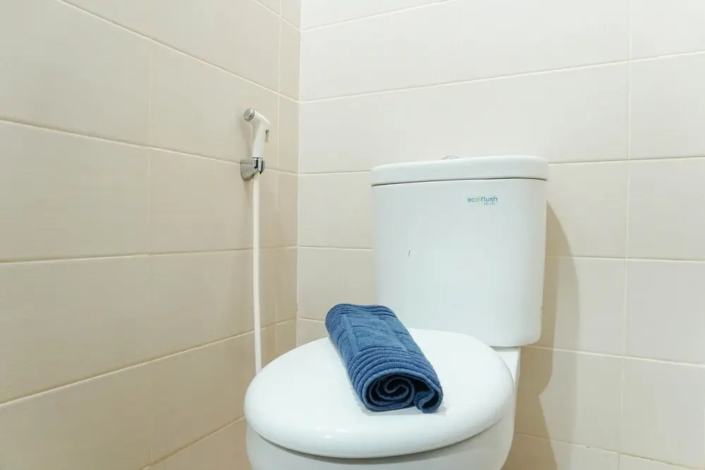 Contemporary Style & Family 2BR Apartment Belmont Residence Puri