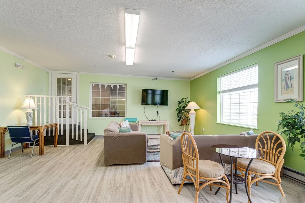 Marylander Condominiums, 90 steps from the beach