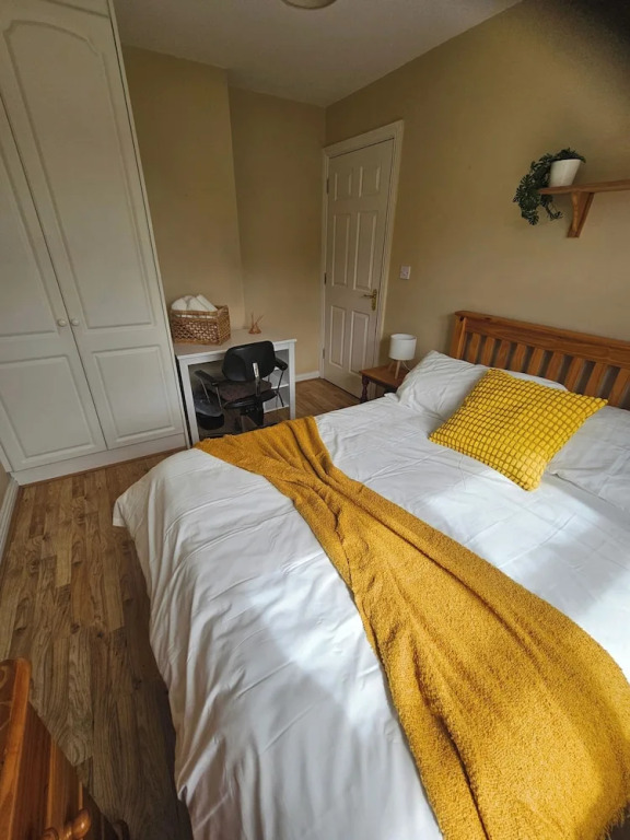 Stunning 6 Bed House With Private Garden in Galway