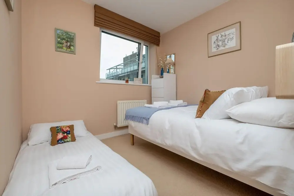Host Stay Kingscote Townhouse