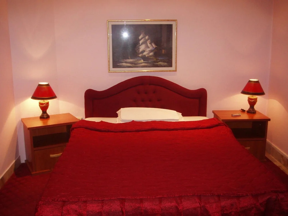 Ani Hotel