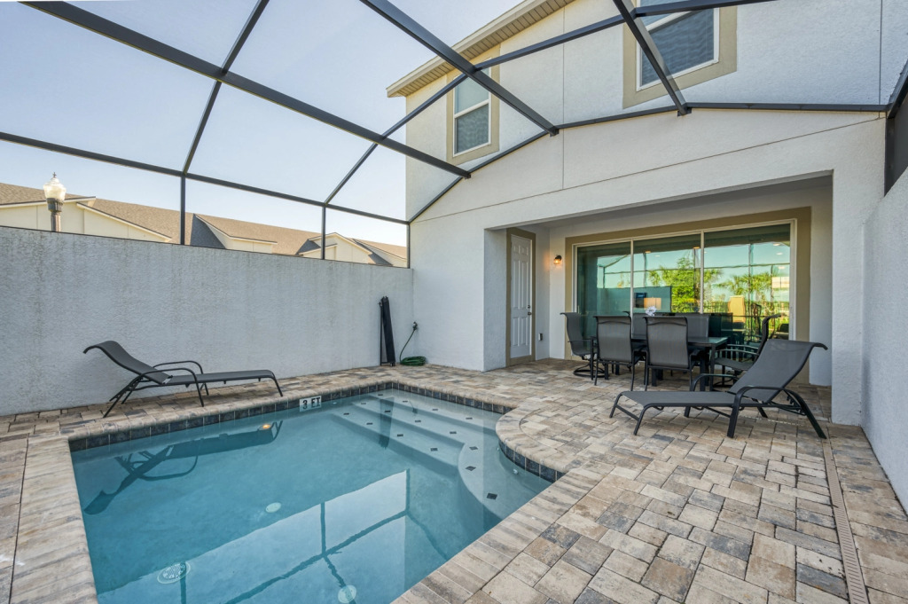 Comfortable villa with private pool near Disney