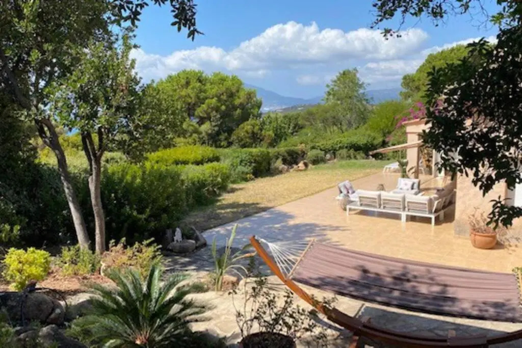 Villa 180 m2 vue Mer Piscine Climatisée Grand jardin 5000 m2 cloturé Calme