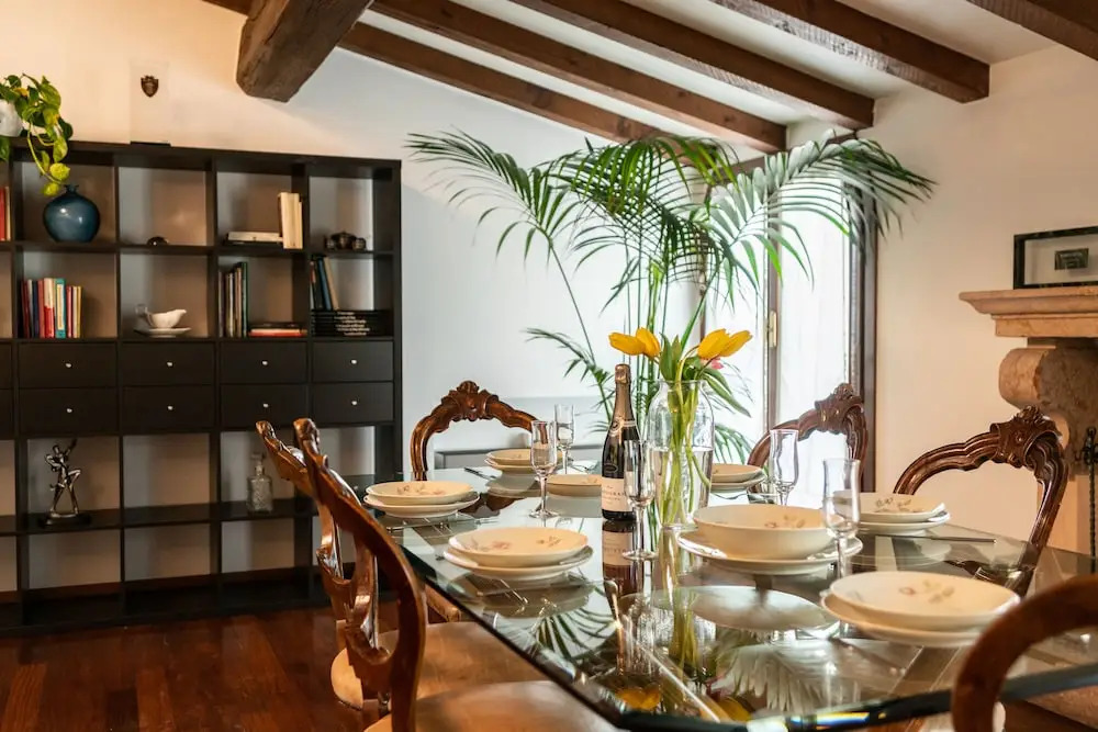 Prestigious Residence Brà with a turret overlooking Verona