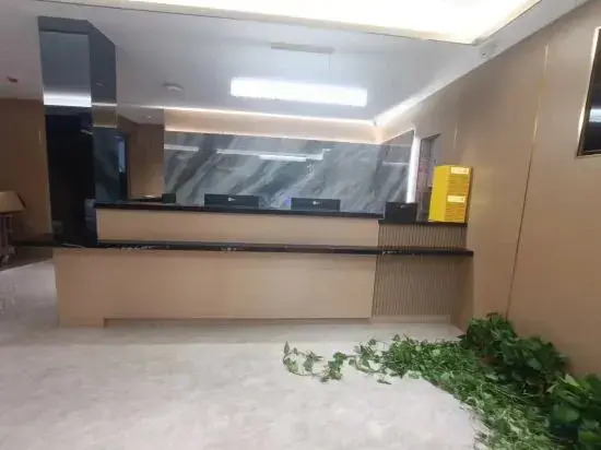 Lanyue Shifeng Hotel (Huangjiahu University Town Chinese Medicine University Subway Station Branch)