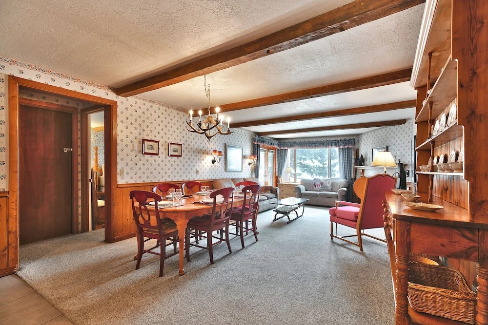 Snow Flower 062 3 Bedroom Condo by RedAwning