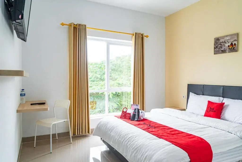 RedDoorz Plus near Teras Kota 3