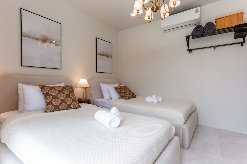 Newly Renovated Pool Villa with BBQ V296