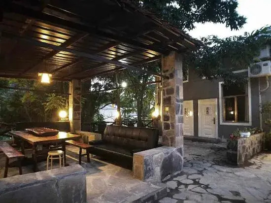 Xingyi Mountain Breeze Inn