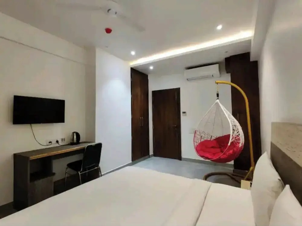 Hotel blue shine