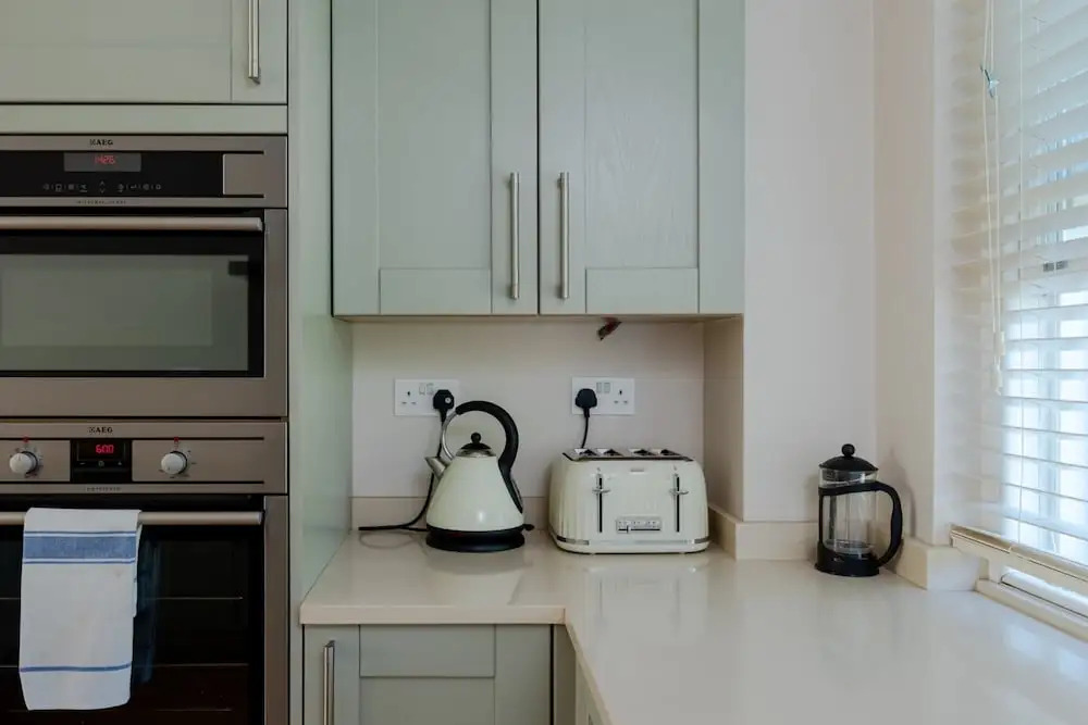 Large riverside 4BR apartment near Canary Wharf