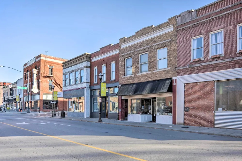 Upscale Loft in the Heart of Dtwn Springfield