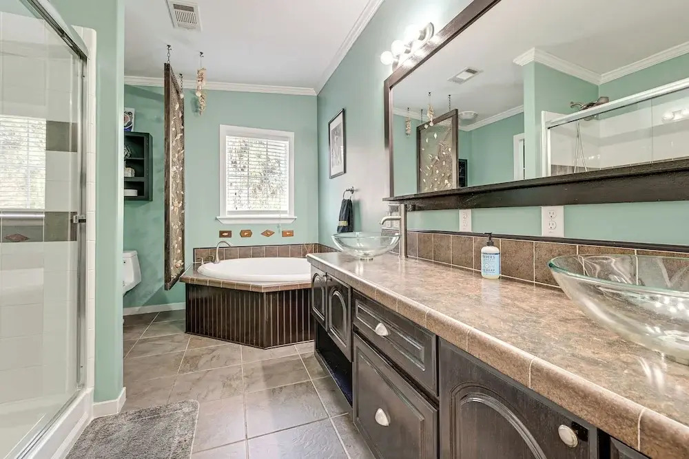 Weeki Wachee Family Getaway: Canal-front Home