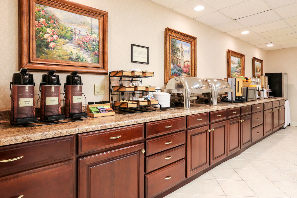 Meadowbrook Inn