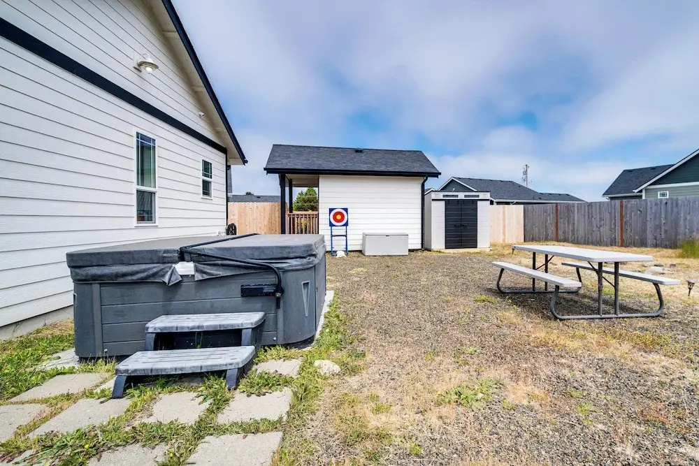 Modern Ocean Shores Home, 2 Mi to Beach!