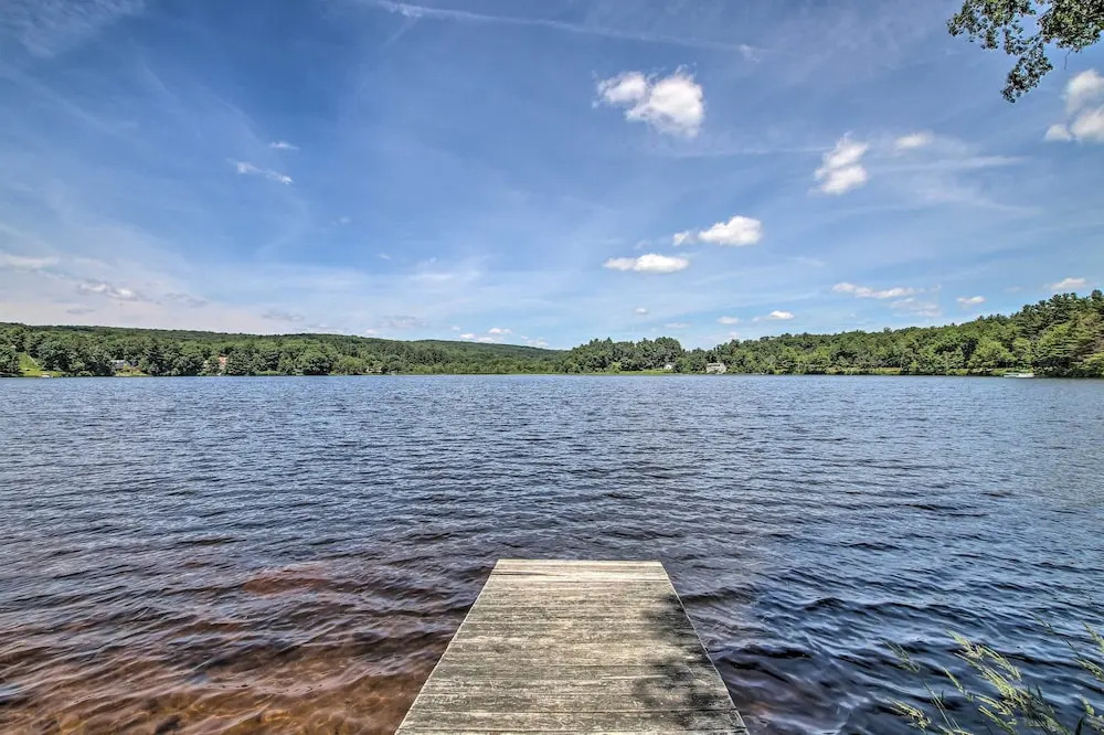 Waterfront New England House on Wickaboag Lake!