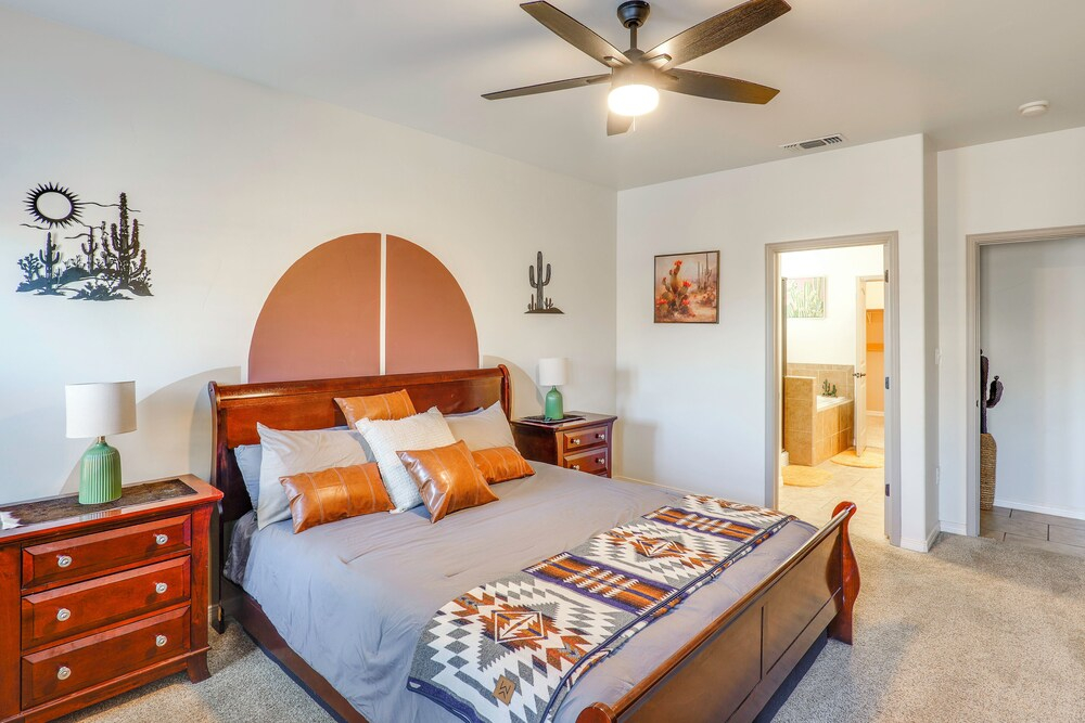 Fire Pit, Pets Welcome: Home 4 Mi to Dtwn Carlsbad