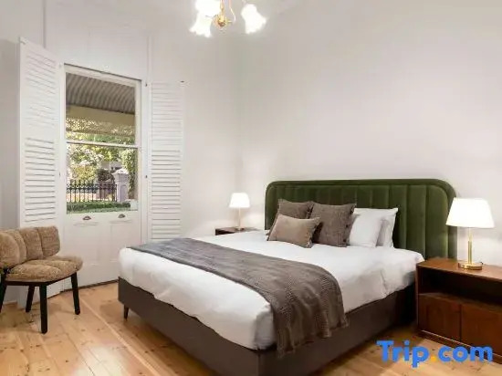 Victorian Villa with Pool near CBD