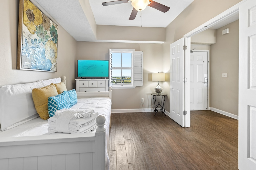 The Inn At Crystal Beach Ph 702 4 Bedroom Condo