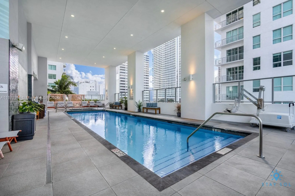 Beautiful Studio  Amazing Pool  Gym  Bar and Spa