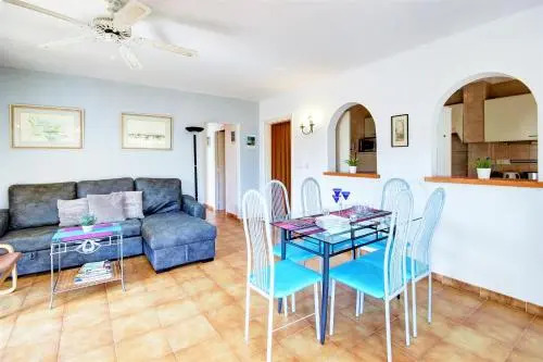 Apartamento con jardín y parking cerca del mar en Roses