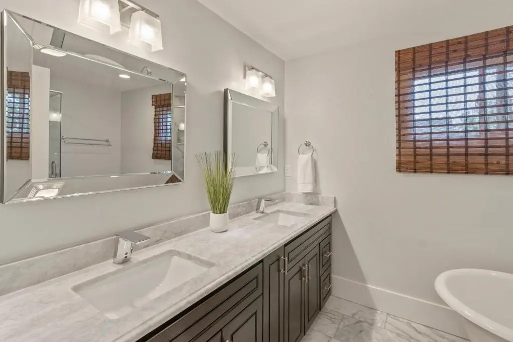 Gorgeous Downtown Bungalow, Walk Everywhere!!!