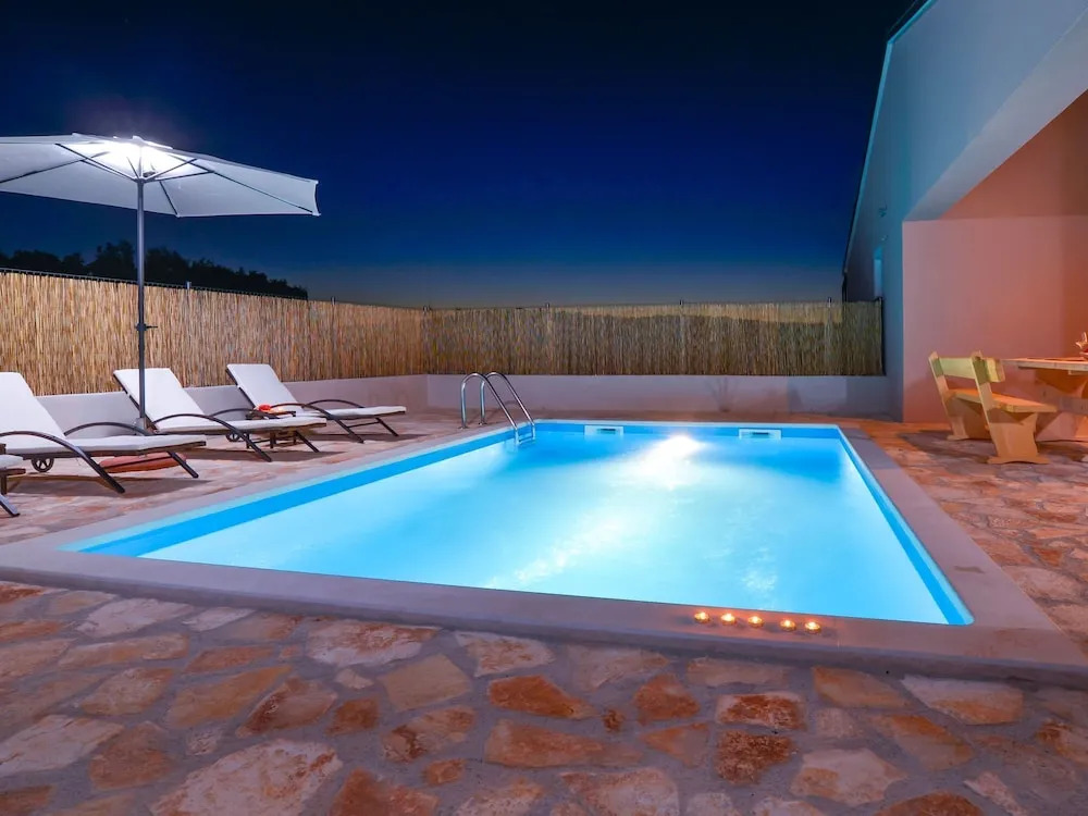 Wonderful Holiday Home With Private Pool and Covered Terrace !