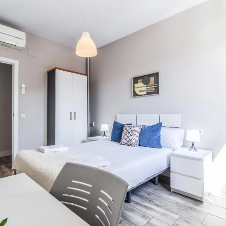 Retiro V in Madrid with 4 bedrooms and 2 bathrooms