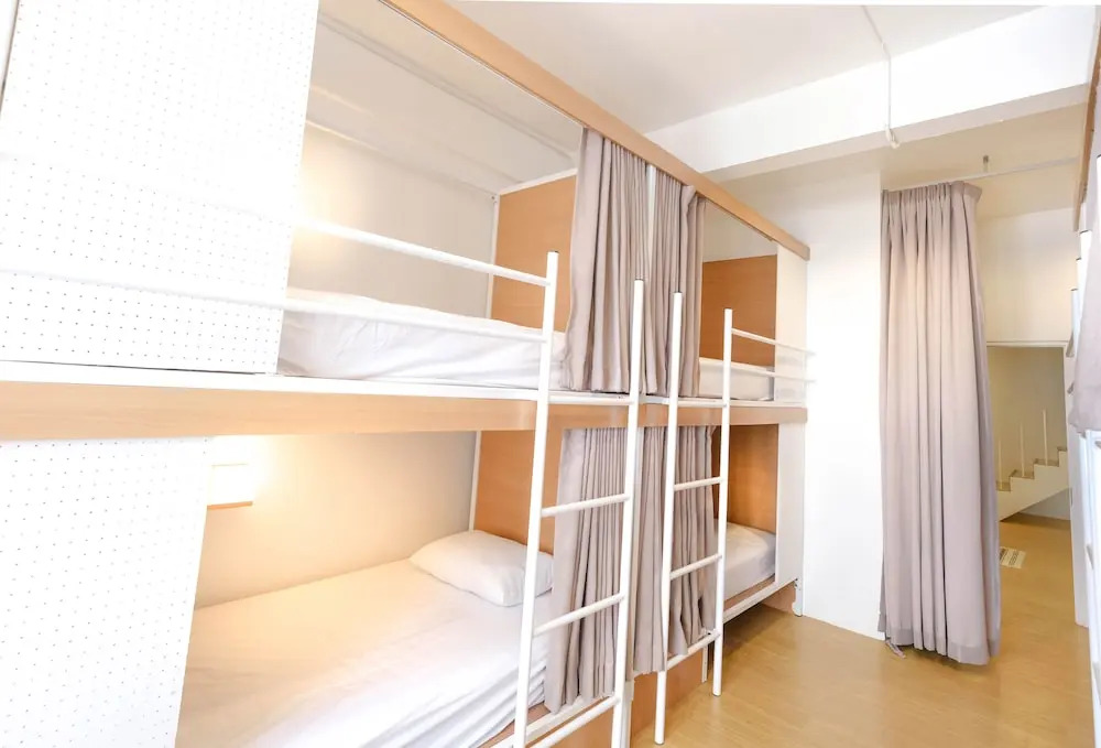 Simple to Sleep Hostel