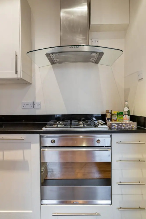 Lamont Street Apartment