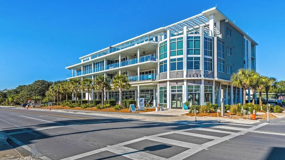 Old Seagrove Next to Seaside- Quiet Area & Vintage Charm, Backs to Canal