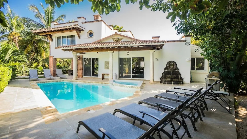 Casa Blanca 4 Bedroom Home