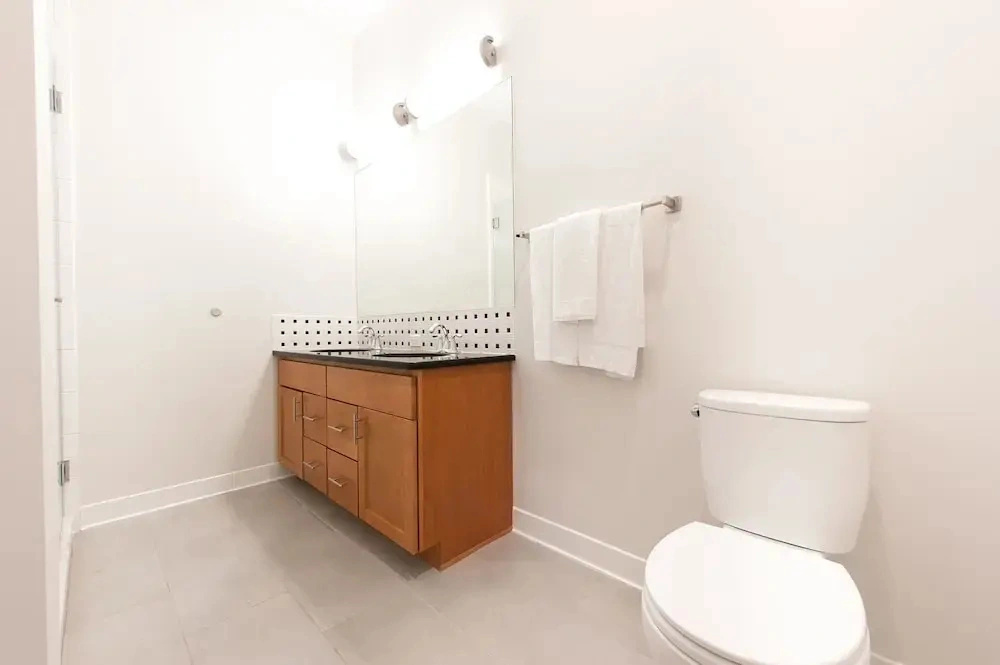 Distinct Lincoln Park Suites by Sonder