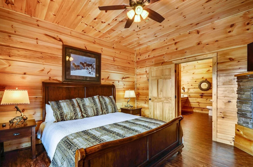 Luxury 14br Haven Views Games Hot Tubs More