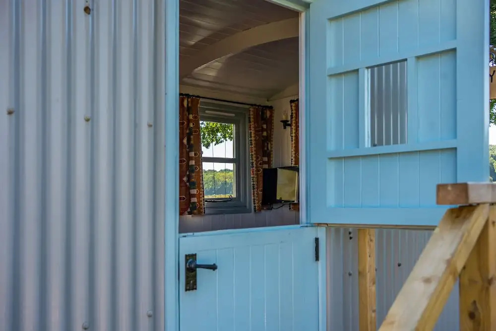 The Hideaway Hut - 1 Bed Shepherds Hut - Hereford