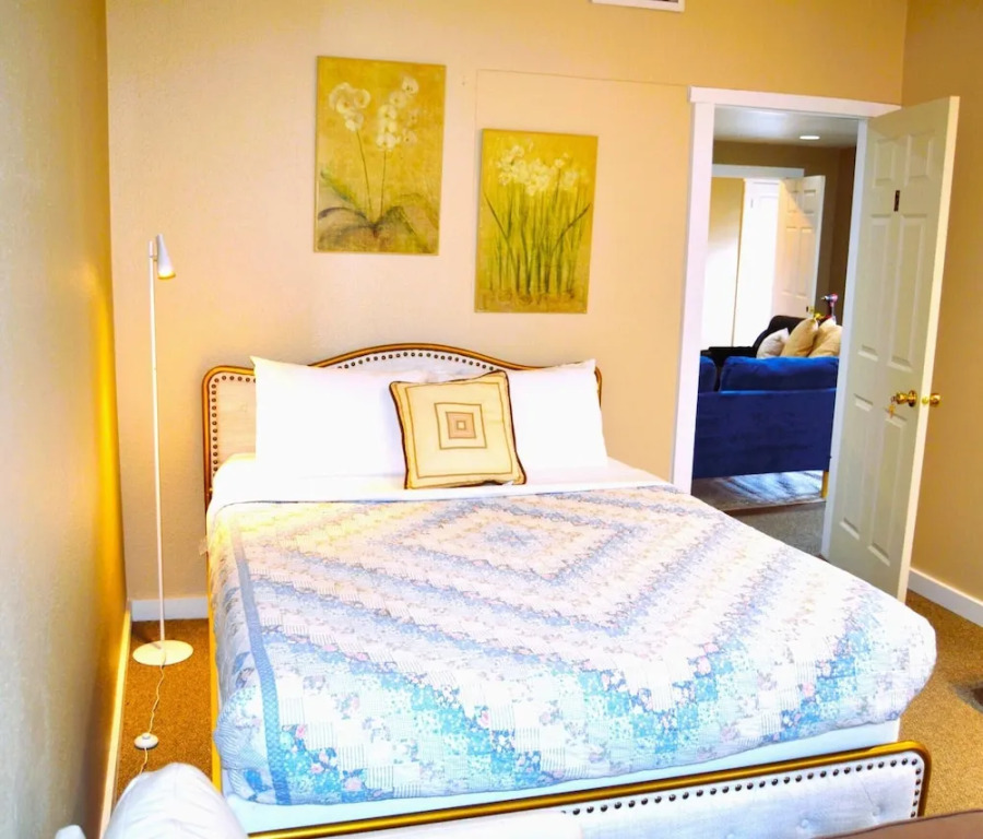 Room-cozy Nest 5 Near UND Campus