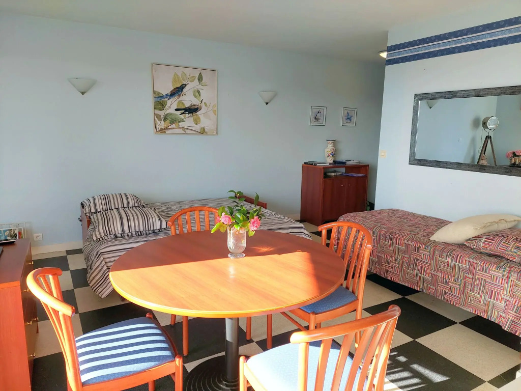 Studio with partial sea views in the popular seaside resort of Benodet