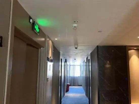 Yizhe Hotel (Nanning Dashatian Jianshe Road Subway Station Store)