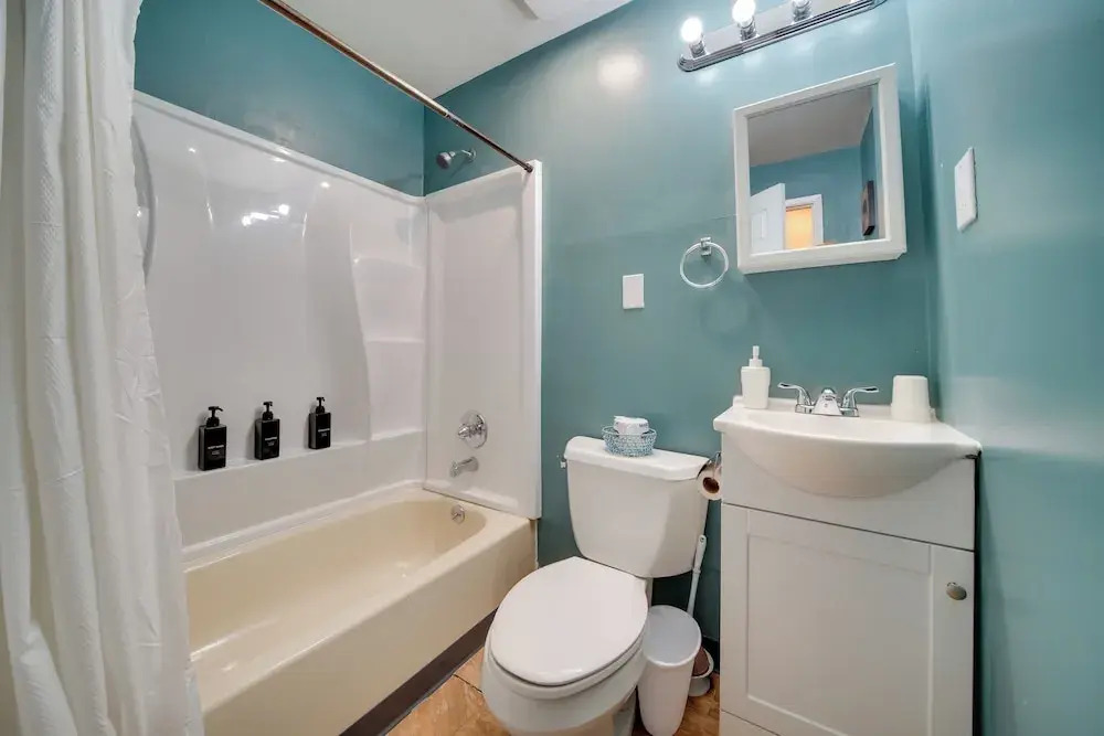 6 Mi to Downtown Seattle: Family Home w/ Yard