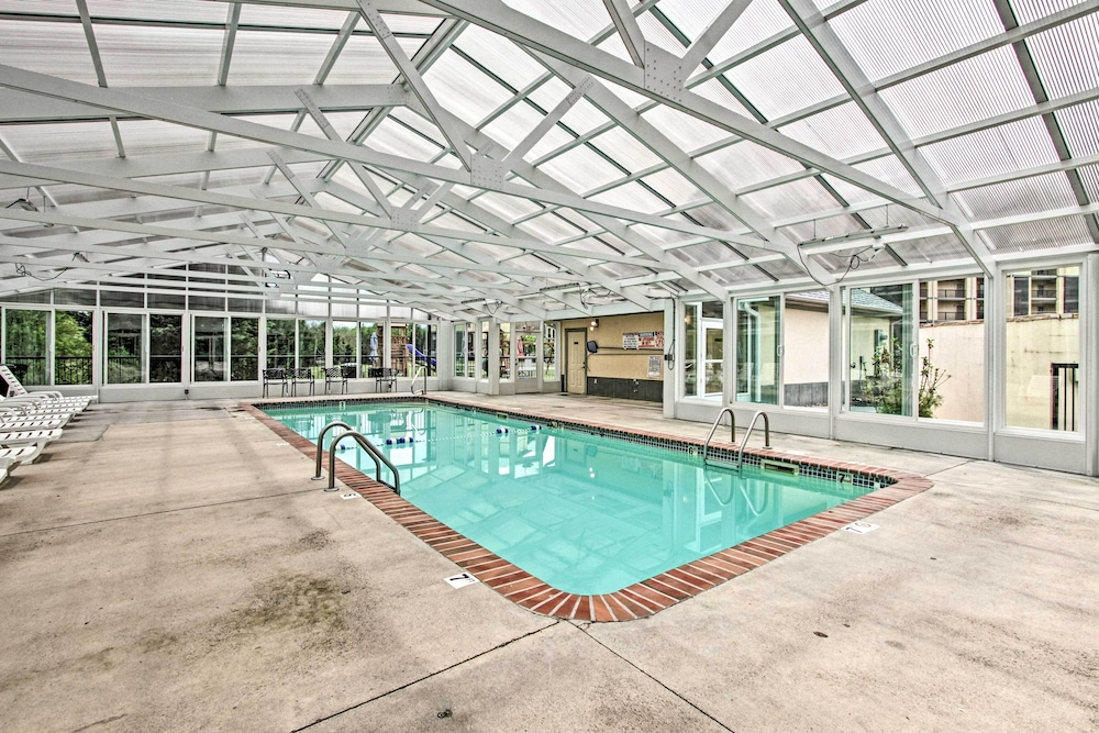 Community Pool Access! Dtwn Pigeon Forge Condo