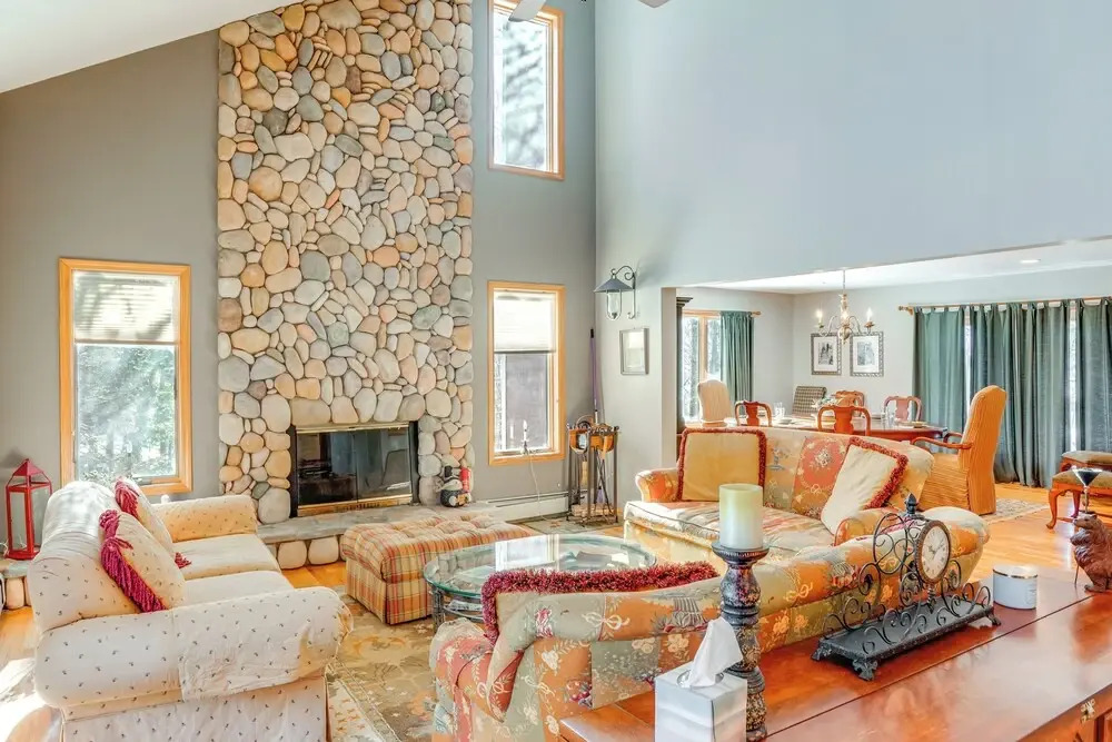 < 1 Mi to Hunter Mtn: Spacious Home w/ Hot Tub!