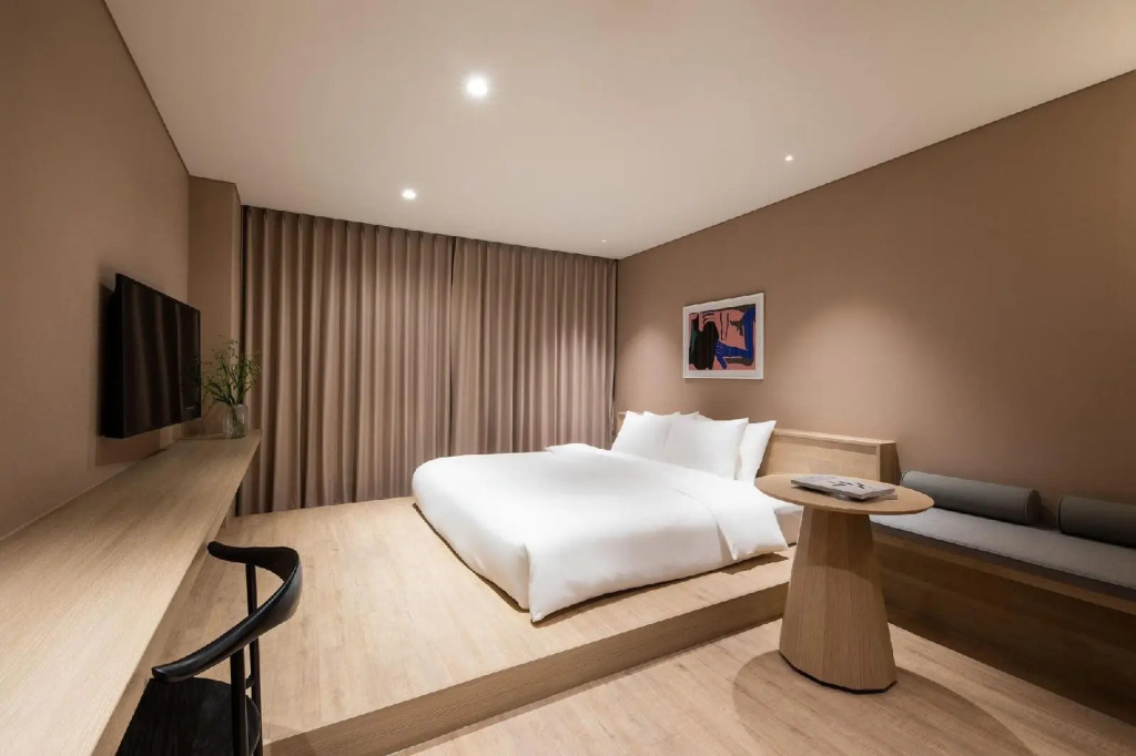 The Week & Resort